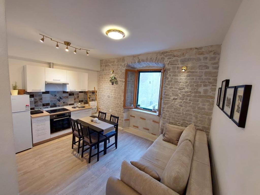 Central Palace Apartment 시베니크 외부 사진