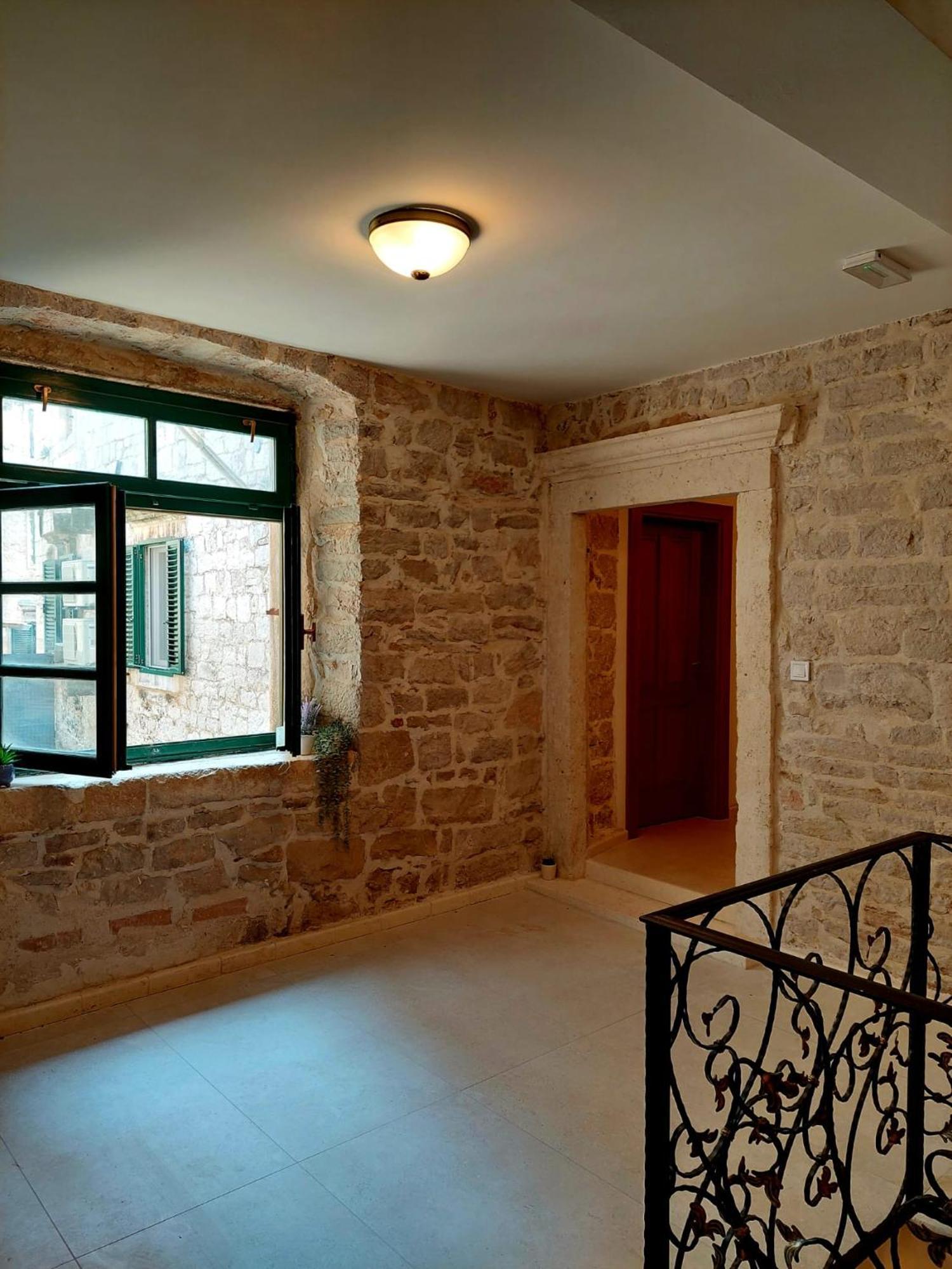 Central Palace Apartment 시베니크 외부 사진