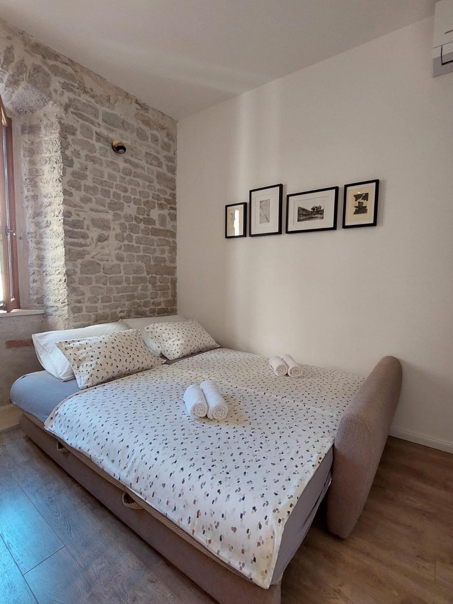 Central Palace Apartment 시베니크 외부 사진